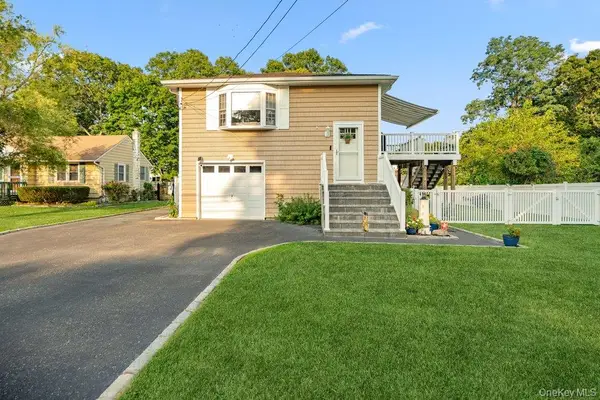 107 Avenue A, Holbrook, NY 11741