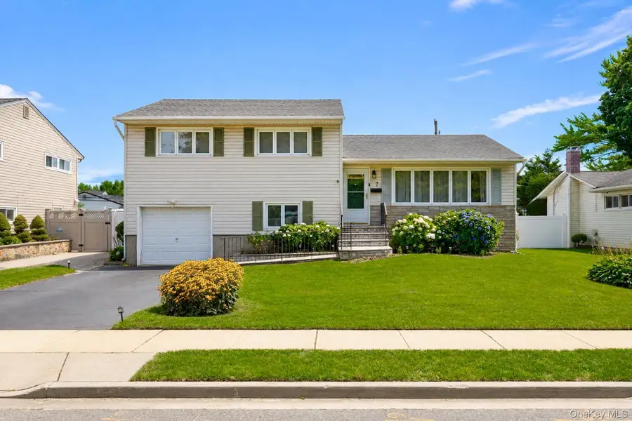 7 Primrose Avenue, Hicksville, NY 11801 - #2