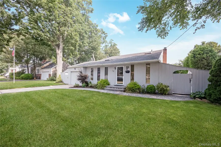 10 Larkin Street, Farmingdale, NY 11735 - #2