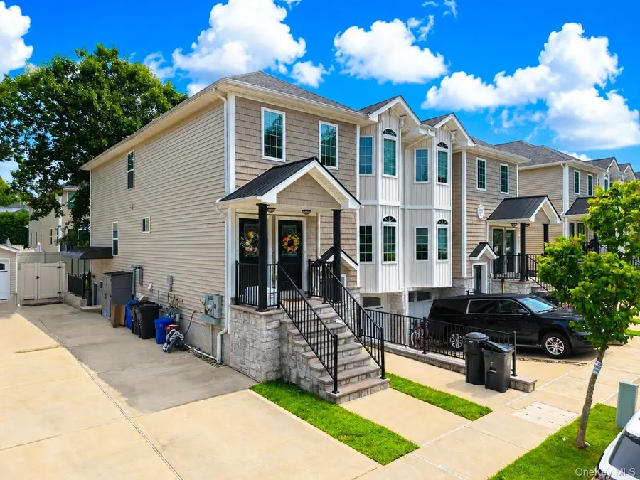 23 Wiltshire Ln, Staten Island, NY 10309 - #2