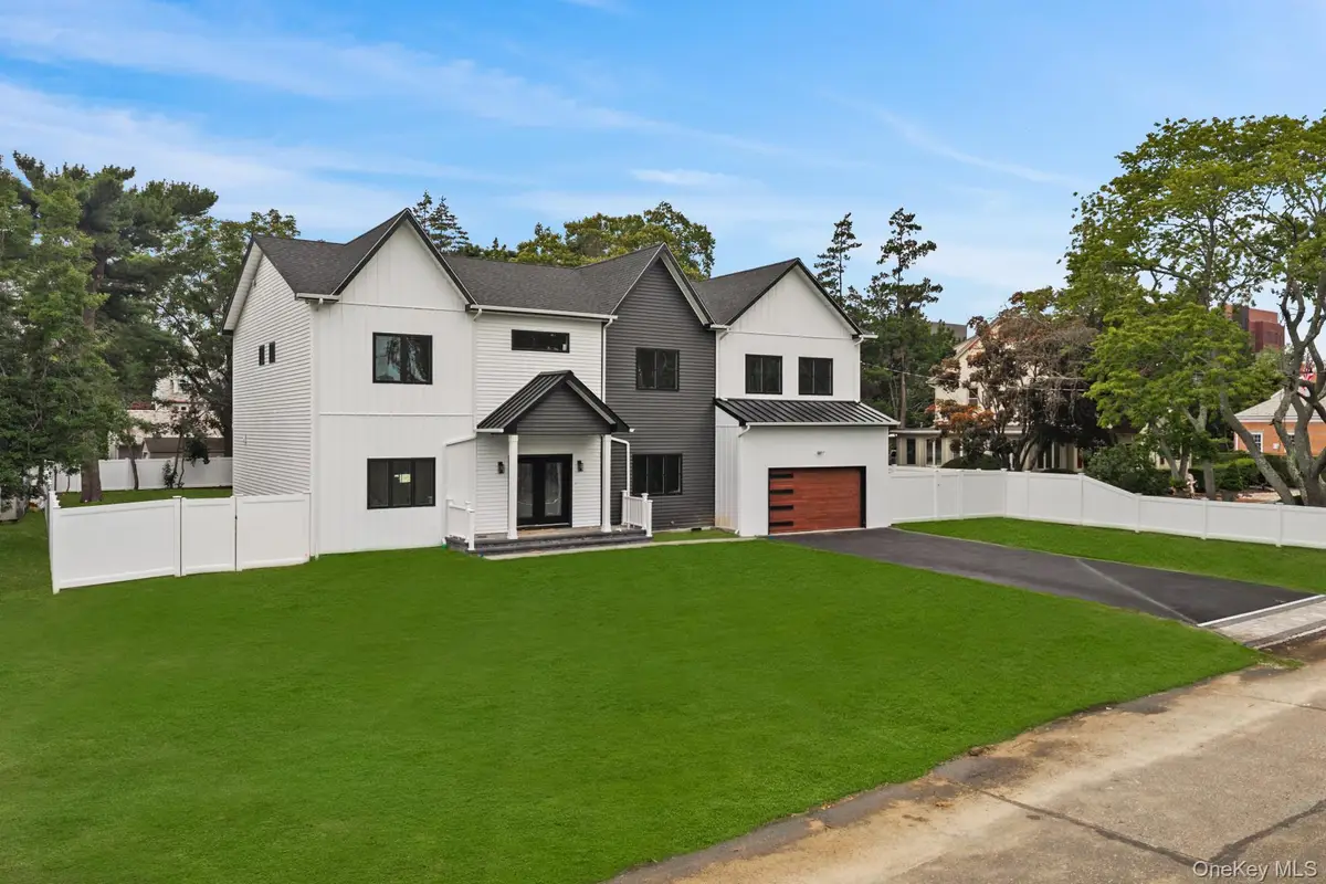 16 S Montgomery Avenue, Bay Shore, NY 11706 - #1