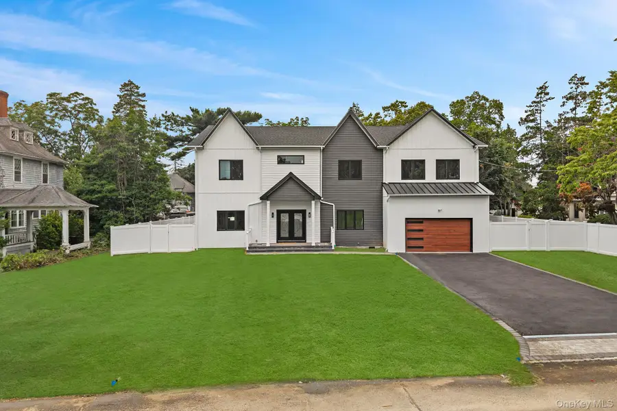 16 S Montgomery Avenue, Bay Shore, NY 11706 - #3