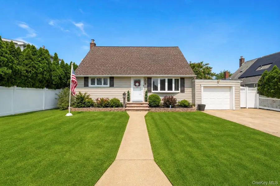 3 Laurie Drive, Farmingdale, NY 11735 - #2