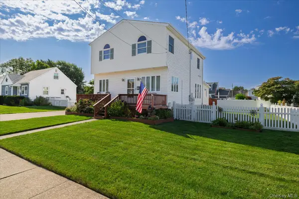 18 Dante Place, Amity Harbor, NY 11701