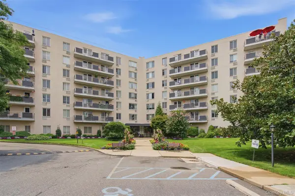 135 Post Avenue #2J, Westbury, NY 11590