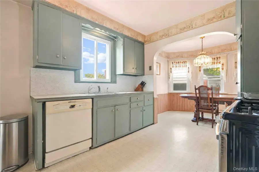 35 Mayfair Avenue, West Hempstead, NY 11552 - #2
