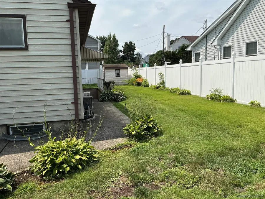 55 Surrey Lane, Plainview, NY 11803 - #3