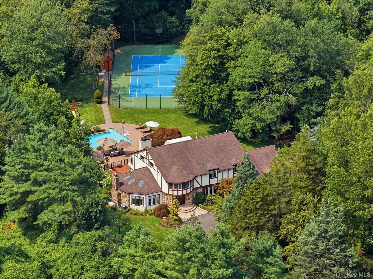 27 Amber Lane, Oyster Bay Cove, NY 11771 - #1