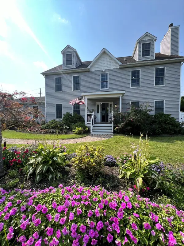 2 Box Tree, East Quogue, NY 11942