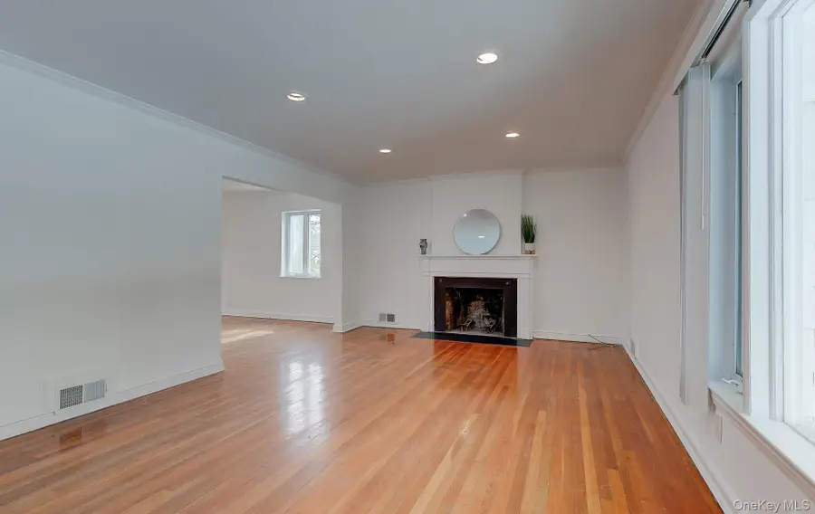 9 Wimbleton Lane, Great Neck, NY 11023 - #3