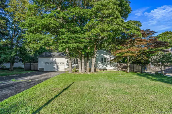 189 Belleview Avenue, Center Moriches, NY 11934