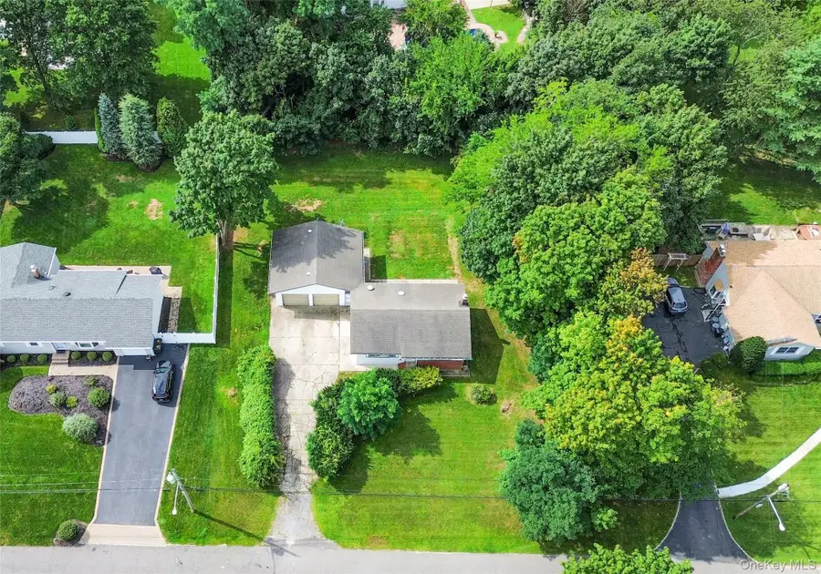 38 Sams Path, Rocky Point, NY 11778 - #3