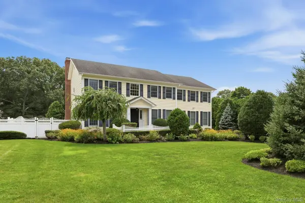 28 Spruce Street, Selden, NY 11784