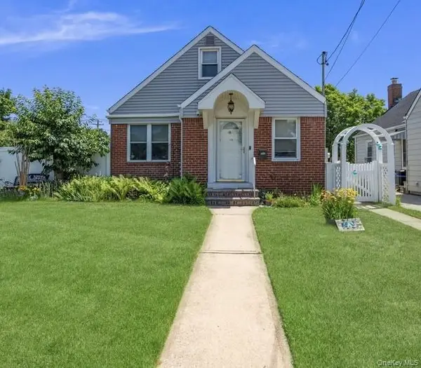 149 Arlington Street, Mineola, NY 11501