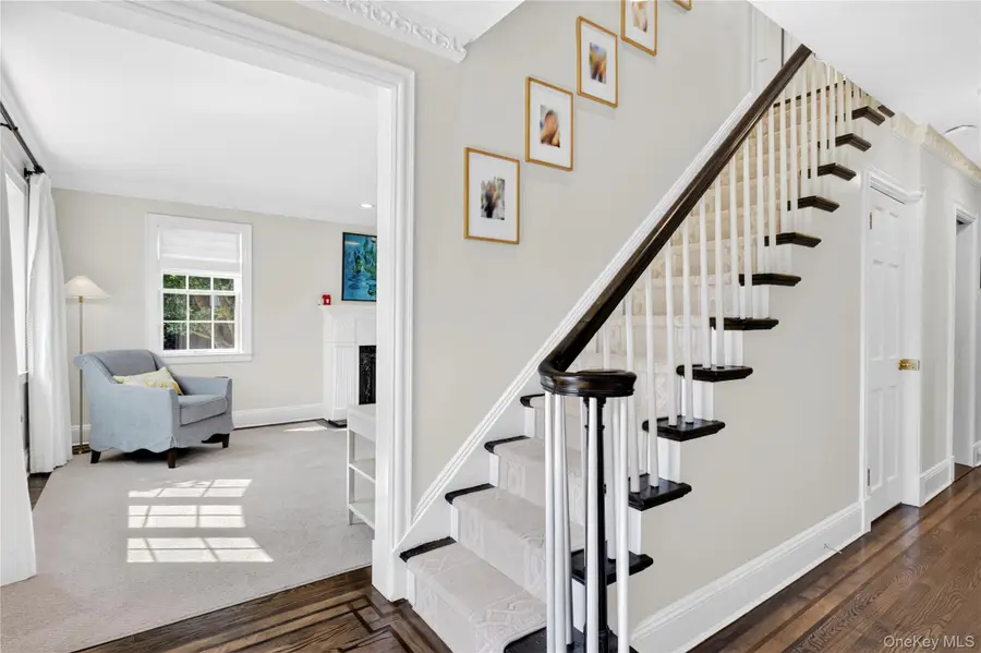 69 Eakins Road, Manhasset, NY 11030 - #3