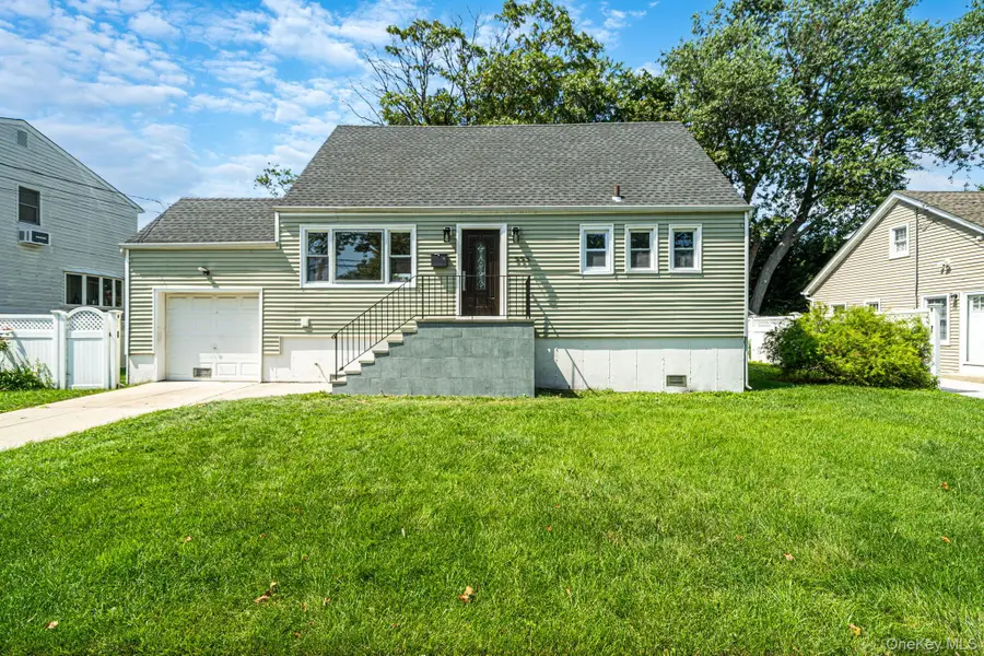 556 S Bayview Avenue, Freeport, NY 11520 - #2