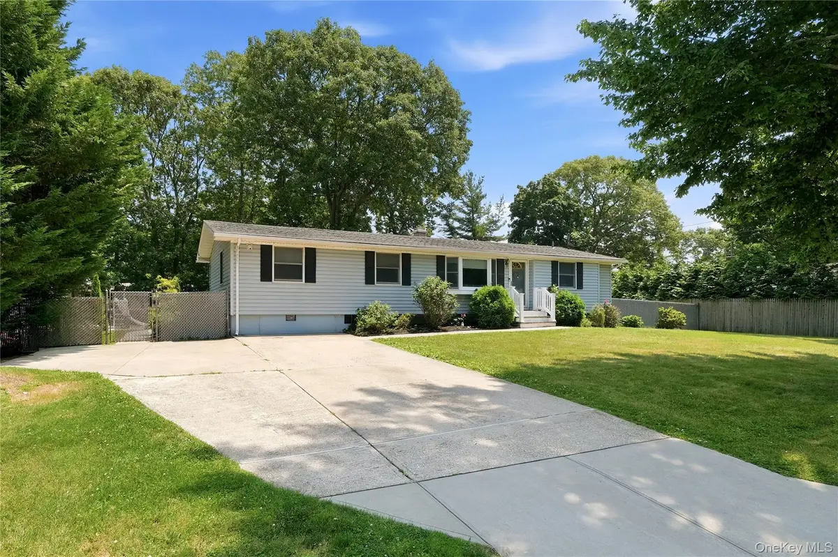 3 Herd Lane, East Setauket, NY 11733 - #1