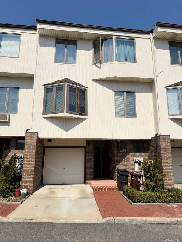 12021 Riviera Court #5B, College Point, NY 11356