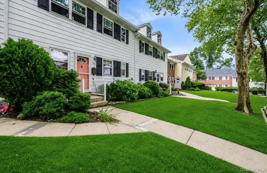 718 Towne House Village, Islandia, NY 11749 - #3