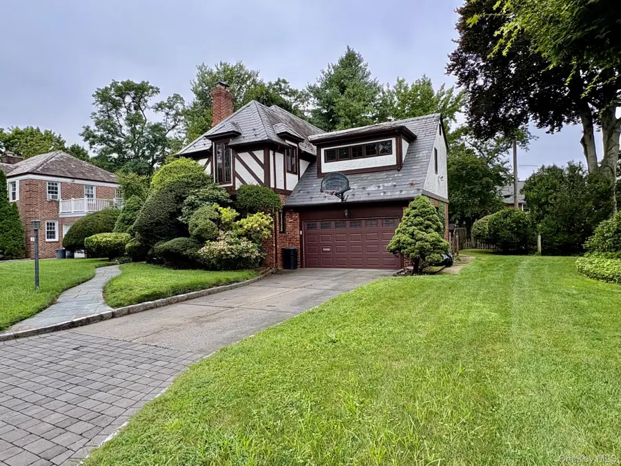 11 Andover Lane, Manhasset, NY 11030 - #3