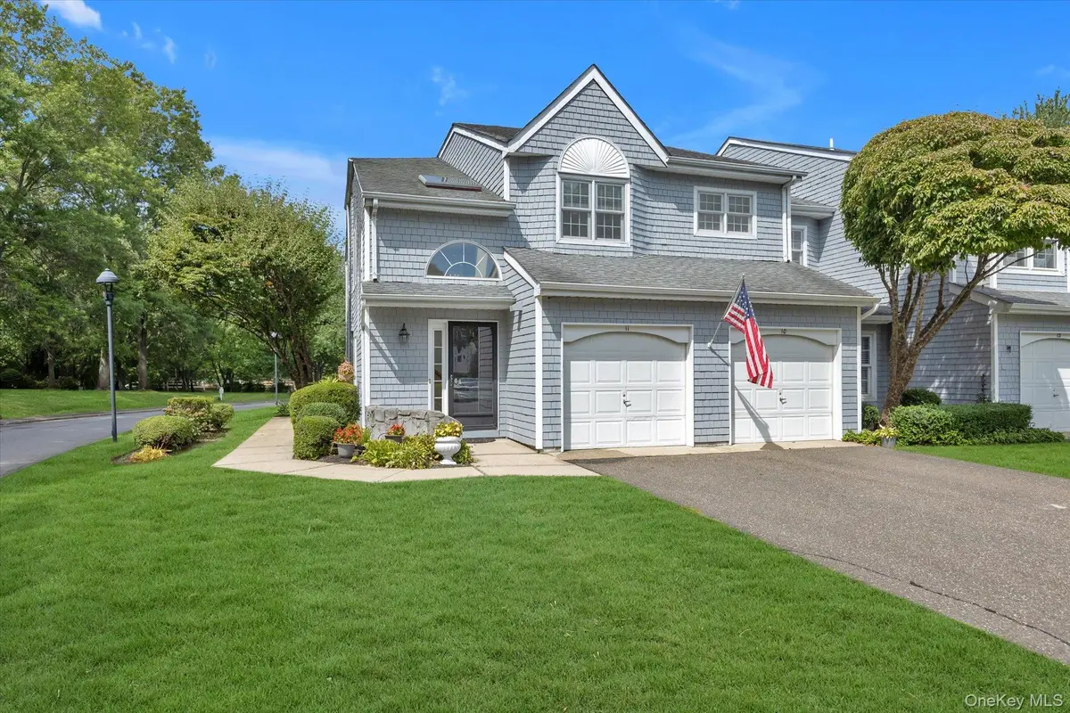 11 Lakebridge Drive S, Kings Park, NY 11754 - #1