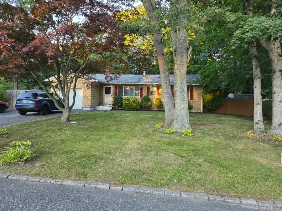 139 Parkside Avenue, Miller Place, NY 11764 - #2