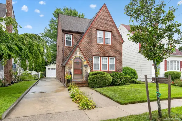 448 Lewis Place, Mineola, NY 11501