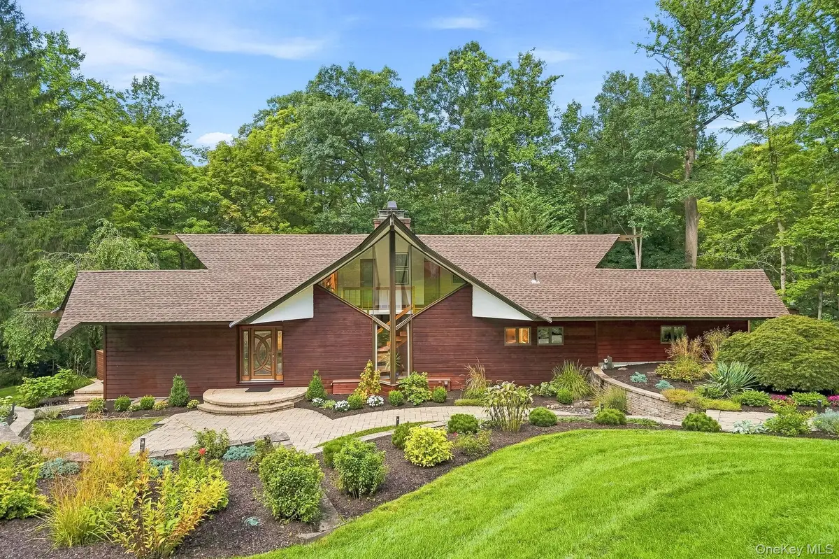 543 Scarborough Road, Briarcliff Manor, NY 10510 - #1