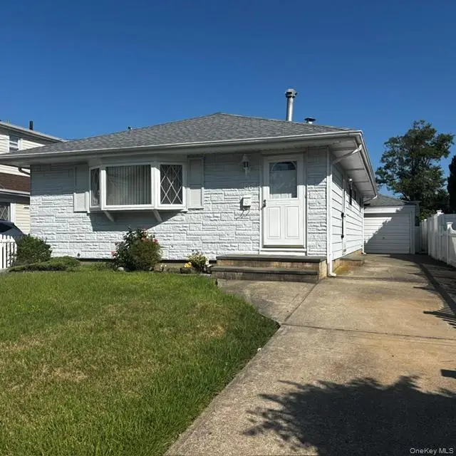 66 E Neptune Avenue, Lindenhurst, NY 11757 - #2