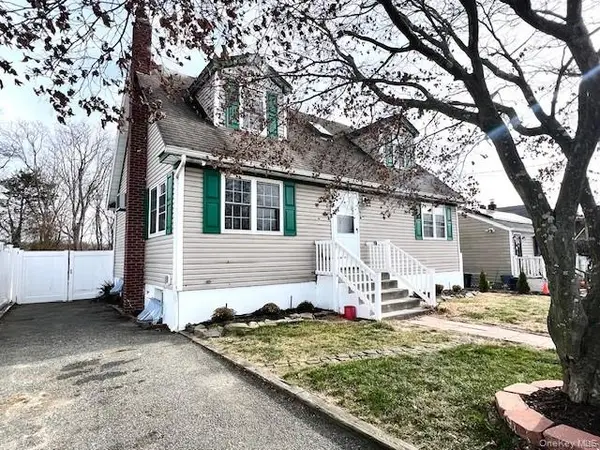 51 N Clinton Avenue, Patchogue, NY 11772