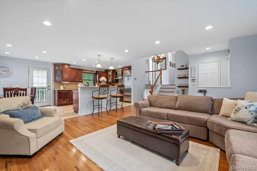 15 Eleanor Road, Plainview, NY 11803 - #3
