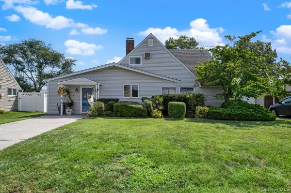 27 Wheelbarrow Lane, Wantagh, NY 11793