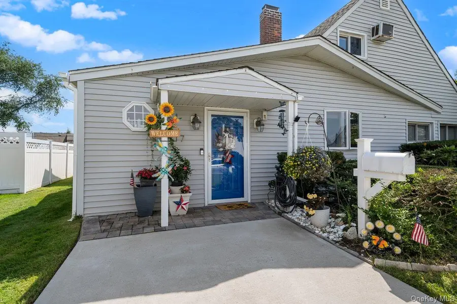 27 Wheelbarrow Lane, Wantagh, NY 11793 - #2