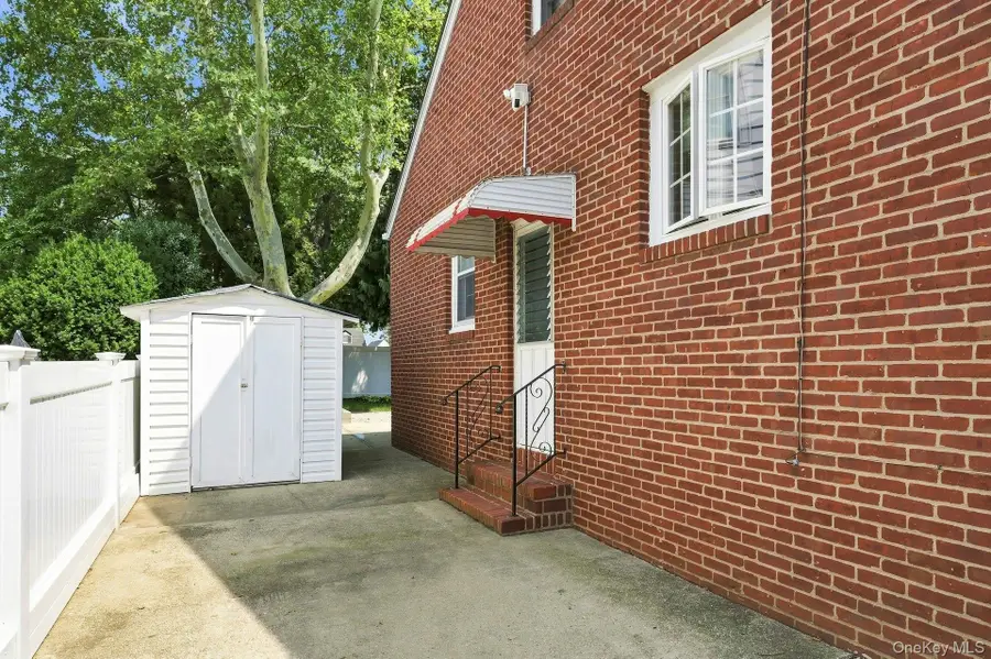 201 E Chester Street, Valley Stream, NY 11580 - #3