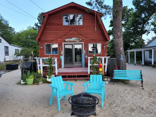 100 Reeves Bay Trail, Flanders, NY 11901