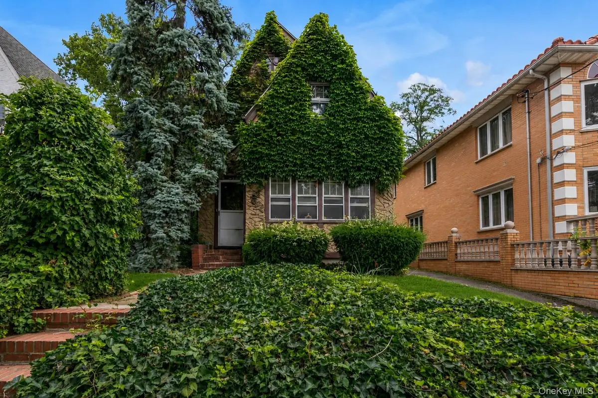 45-51 Zion Street, Little Neck, NY 11362 - #1