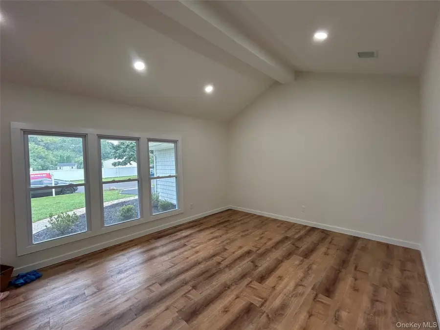5 Orleans Green, Coram, NY 11727 - #3