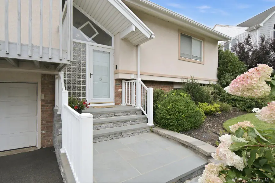 5 Willow Street, Bayville, NY 11709 - #2