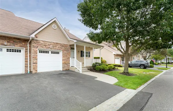 7 Pond Circle, Mount Sinai, NY 11766