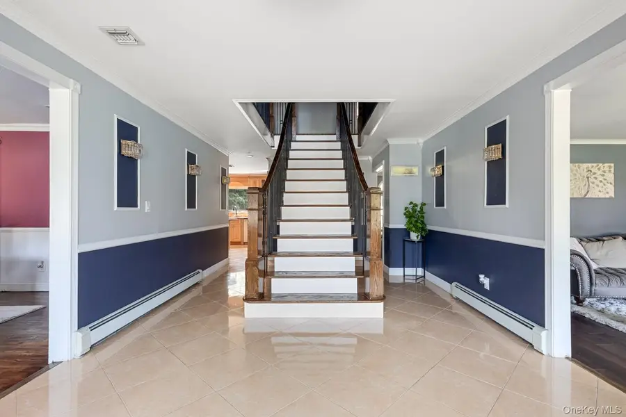 1 Whispering Court, Dix Hills, NY 11746 - #3