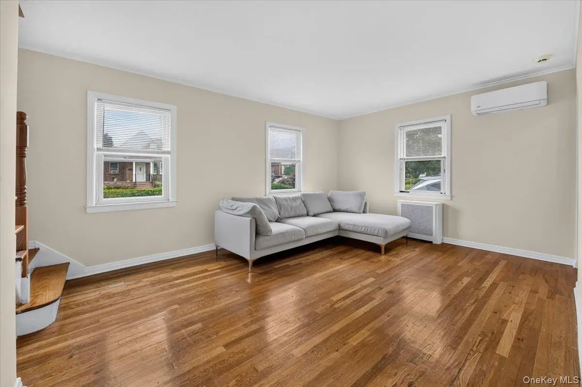 14 Ivy Place, Valley Stream, NY 11581 - #1