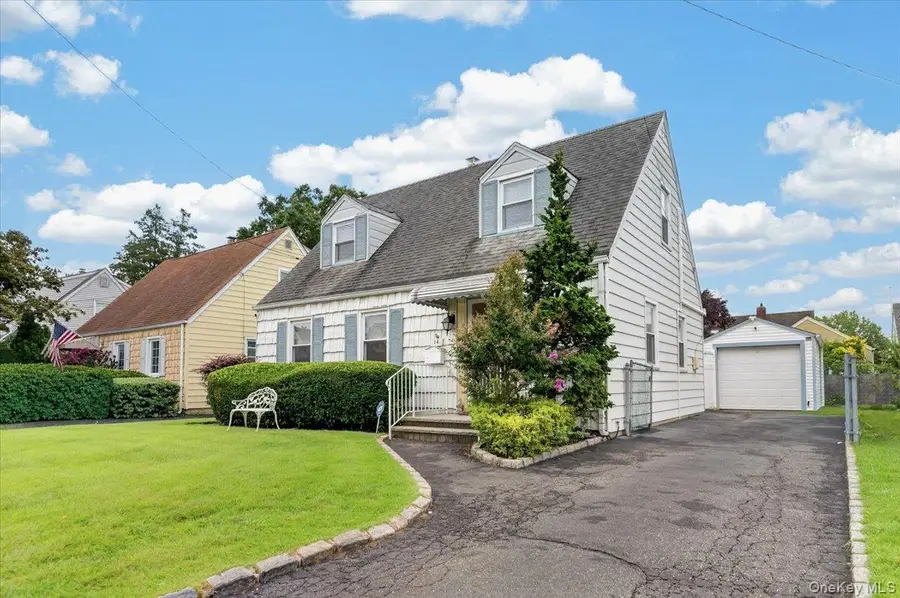 14 Ivy Place, Valley Stream, NY 11581 - #3
