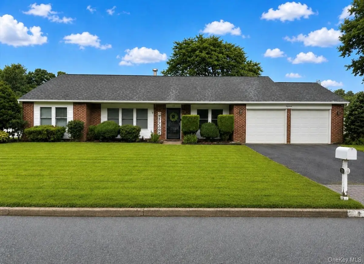 18 Glen Summer Road, Holbrook, NY 11741 - #1