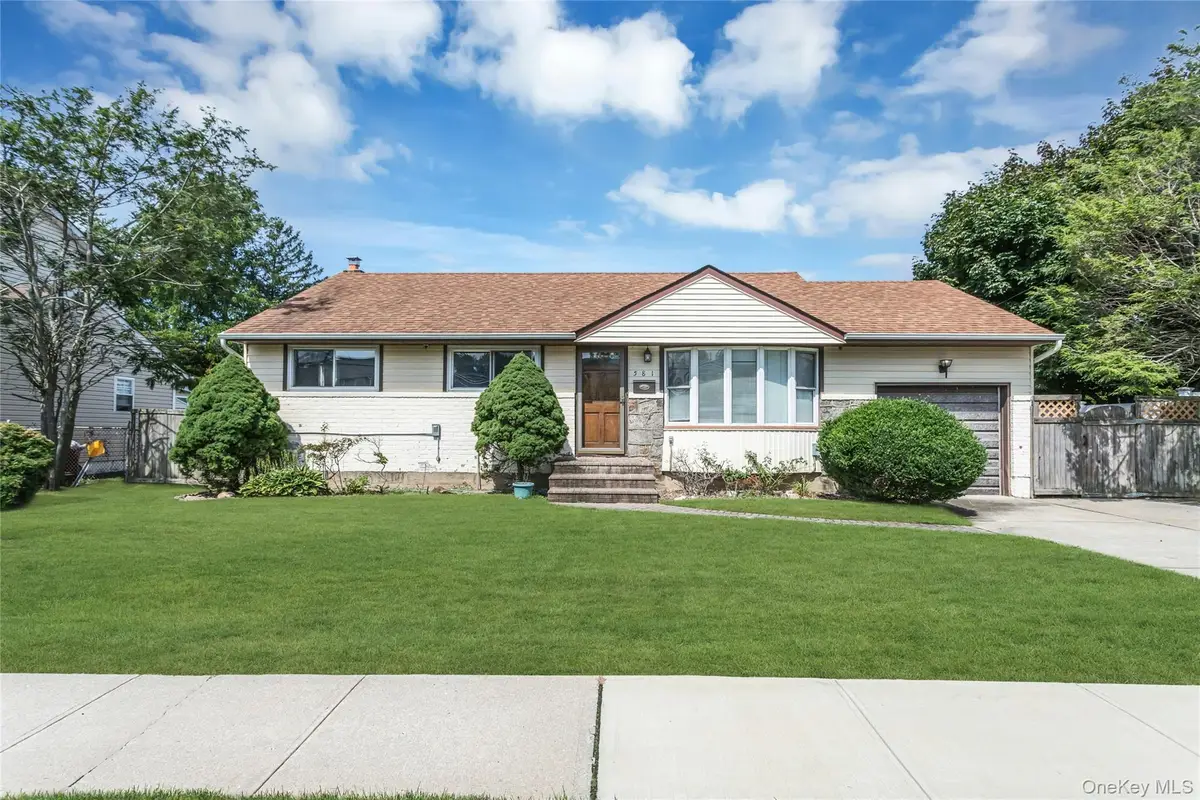 581 Plainview Road, Plainview, NY 11803 - #1