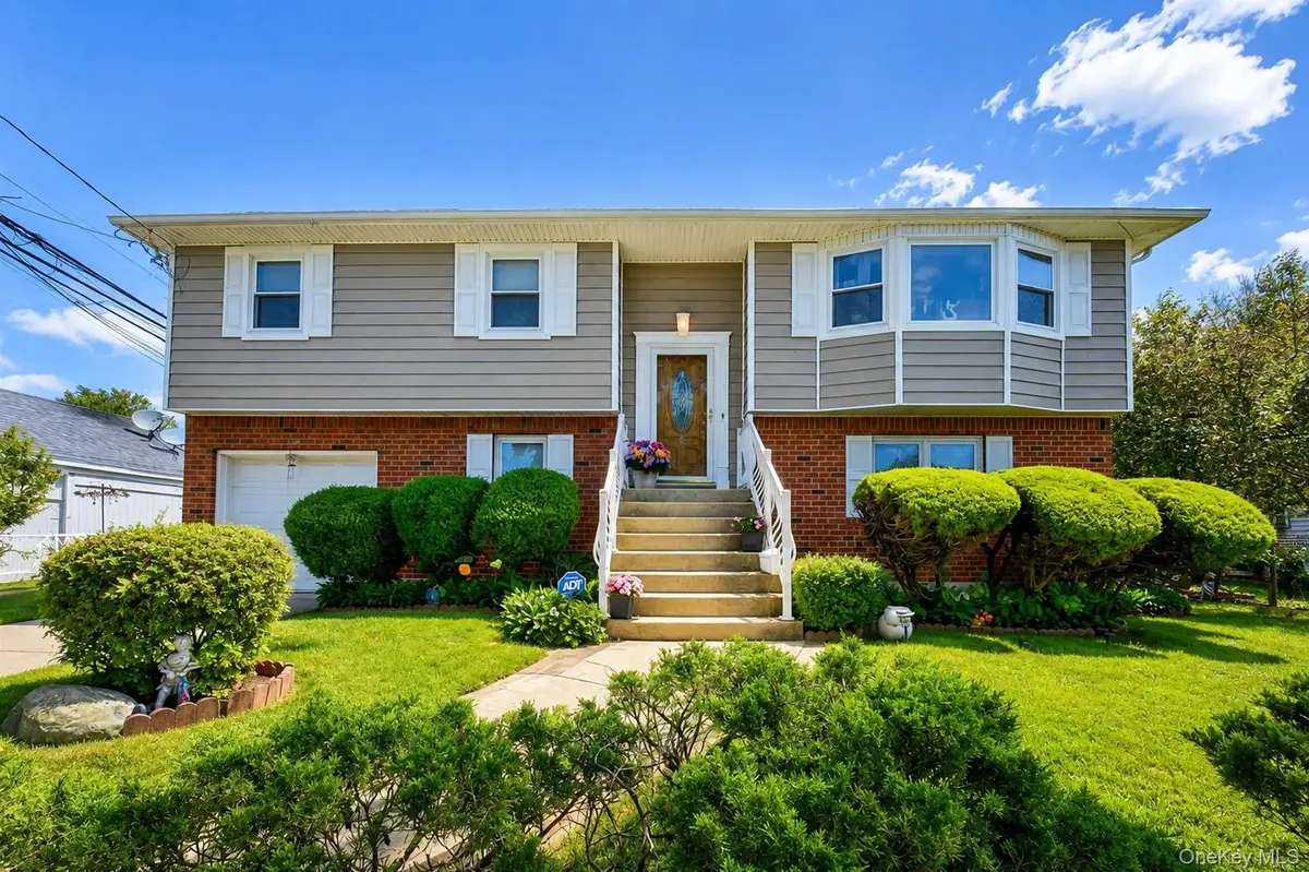 8 Laurel Lane, Levittown, NY 11756 - #1