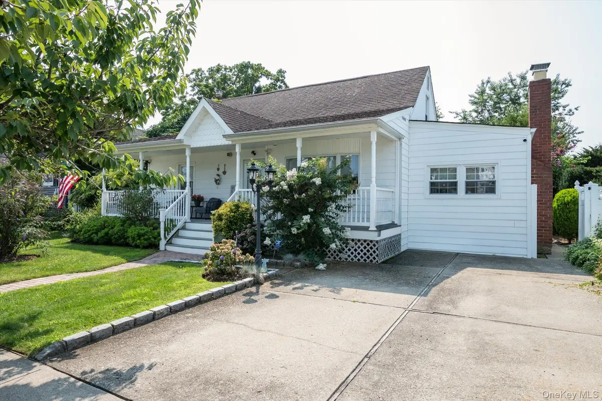 320 Brooklyn Avenue, Massapequa Park, NY 11762 - #1