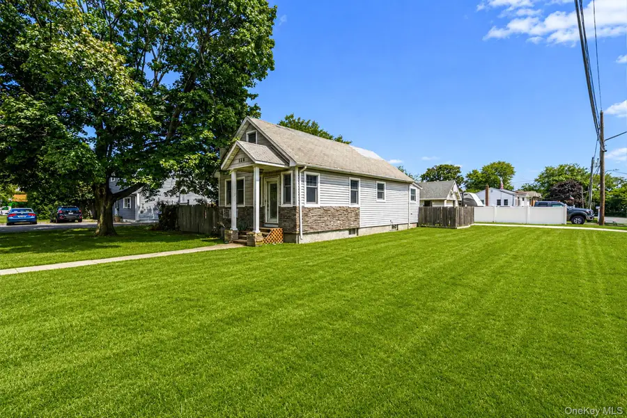 568 N Wellwood Avenue, Lindenhurst, NY 11757 - #2