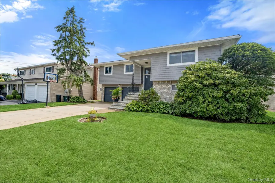 2054 Whalen Avenue, Merrick, NY 11566 - #2