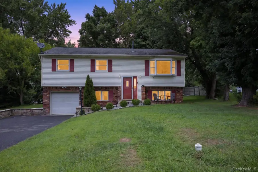 32 Surrey Road, Chester, NY 10918 - #2