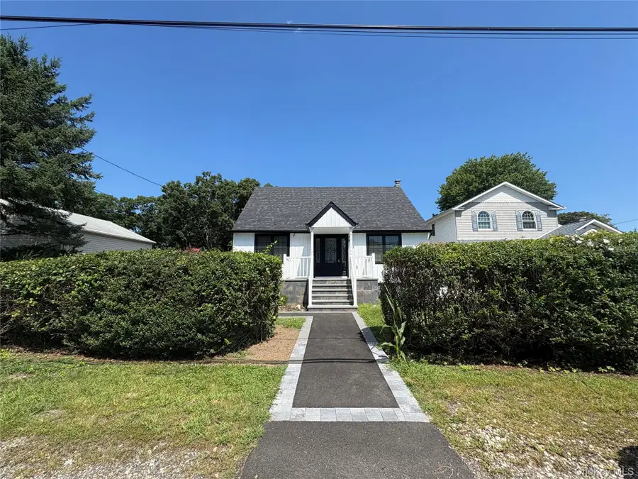 7 E Lakeland Street, Bay Shore, NY 11706 - #2